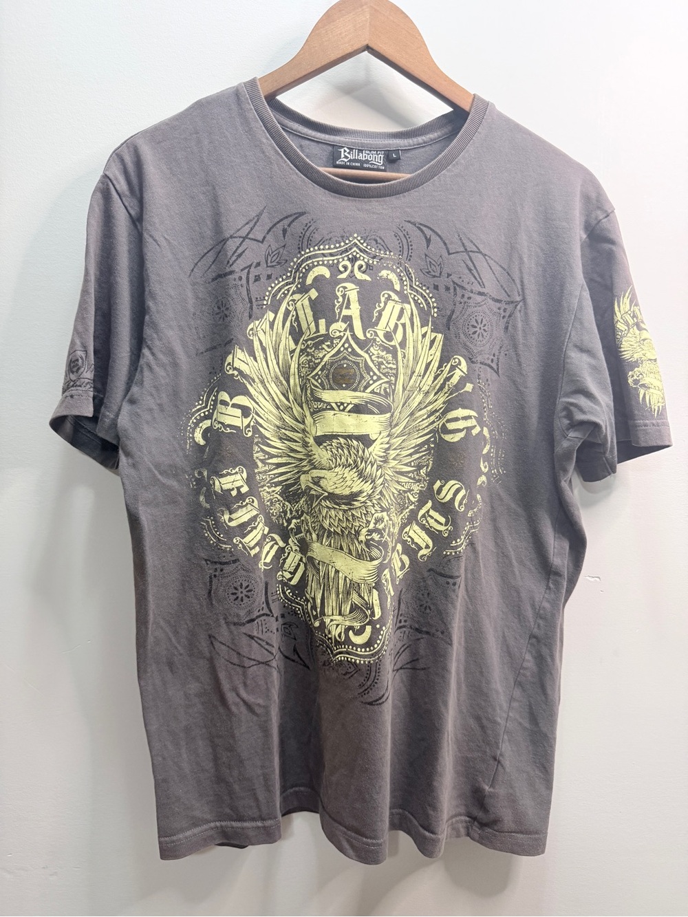 Billabong Y2K Men's Gray Graphic Tee with Yellow Print Size Large